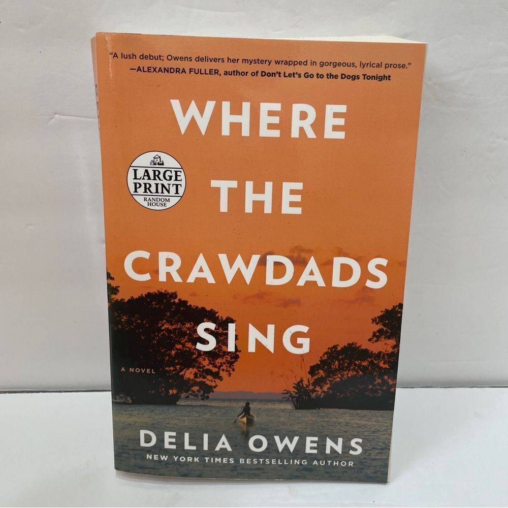 WHERE THE CRAWDADS SING.‎  LARGE PRINT. SOFTCOVER.